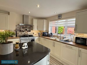 Kitchen- click for photo gallery